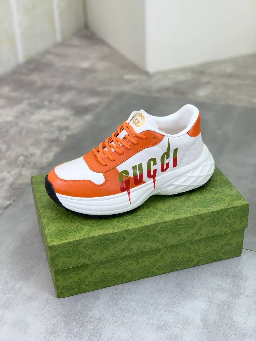 Men's shoes 💰P500💰[New style] 🆘 Dad's shoes [GUCCI] Gucci's new men's shoes are the first to be launched, and the materials and workmanship are superior to all versions on the market. The highest quality imported original top calfskin upper with trendy printed patterns ➕, the inner material is made of full-grain pigskin lining, privately molded soft TPU rubber comfortable outsole, and high foot comfort. Actual shooting, imported special materials highlight the unique charm of the brand 2️⃣colors available Size number; 38-44